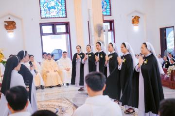 Chùm Hình ảnh số 2: Thánh lễ Tạ ơn, Nghi thức Khấn Dòng và mừng Ngân khánh Khấn Dòng năm 2026 (2)