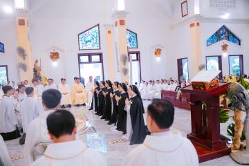 Chùm Hình ảnh số 2: Thánh lễ Tạ ơn, Nghi thức Khấn Dòng và mừng Ngân khánh Khấn Dòng năm 2026 (2)
