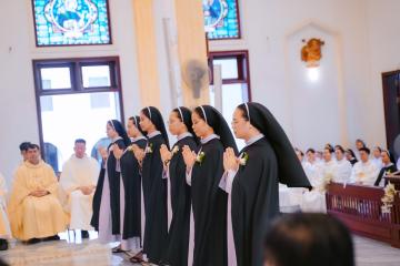 Chùm Hình ảnh số 2: Thánh lễ Tạ ơn, Nghi thức Khấn Dòng và mừng Ngân khánh Khấn Dòng năm 2026 (2)