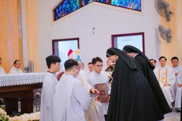 Chùm Hình ảnh số 2: Thánh lễ Tạ ơn, Nghi thức Khấn Dòng và mừng Ngân khánh Khấn Dòng năm 2026 (2)