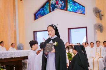 Chùm Hình ảnh số 2: Thánh lễ Tạ ơn, Nghi thức Khấn Dòng và mừng Ngân khánh Khấn Dòng năm 2026 (2)
