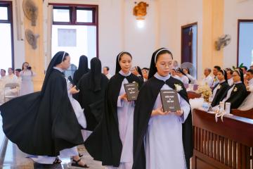 Chùm Hình ảnh số 2: Thánh lễ Tạ ơn, Nghi thức Khấn Dòng và mừng Ngân khánh Khấn Dòng năm 2026 (2)
