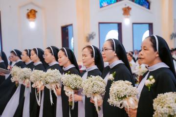 Chùm Hình ảnh số 2: Thánh lễ Tạ ơn, Nghi thức Khấn Dòng và mừng Ngân khánh Khấn Dòng năm 2026 (2)