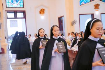 Chùm Hình ảnh số 2: Thánh lễ Tạ ơn, Nghi thức Khấn Dòng và mừng Ngân khánh Khấn Dòng năm 2026 (2)