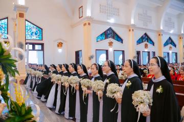 Chùm Hình ảnh số 2: Thánh lễ Tạ ơn, Nghi thức Khấn Dòng và mừng Ngân khánh Khấn Dòng năm 2026 (2)