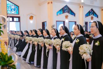 Chùm Hình ảnh số 2: Thánh lễ Tạ ơn, Nghi thức Khấn Dòng và mừng Ngân khánh Khấn Dòng năm 2026 (2)