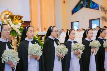 Chùm Hình ảnh số 2: Thánh lễ Tạ ơn, Nghi thức Khấn Dòng và mừng Ngân khánh Khấn Dòng năm 2026 (2)