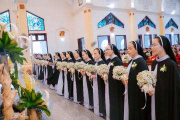 Chùm Hình ảnh số 2: Thánh lễ Tạ ơn, Nghi thức Khấn Dòng và mừng Ngân khánh Khấn Dòng năm 2026 (2)