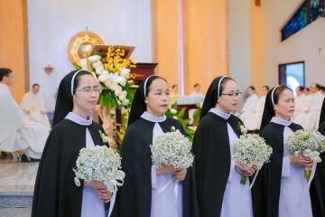Chùm Hình ảnh số 2: Thánh lễ Tạ ơn, Nghi thức Khấn Dòng và mừng Ngân khánh Khấn Dòng năm 2026 (2)
