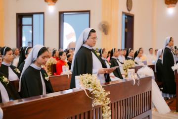 Chùm Hình ảnh số 2: Thánh lễ Tạ ơn, Nghi thức Khấn Dòng và mừng Ngân khánh Khấn Dòng năm 2026 (2)