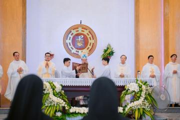 Chùm Hình ảnh số 2: Thánh lễ Tạ ơn, Nghi thức Khấn Dòng và mừng Ngân khánh Khấn Dòng năm 2026 (2)