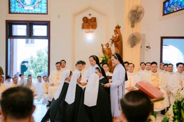 Chùm Hình ảnh số 2: Thánh lễ Tạ ơn, Nghi thức Khấn Dòng và mừng Ngân khánh Khấn Dòng năm 2026 (2)
