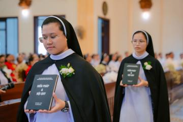 Chùm Hình ảnh số 2: Thánh lễ Tạ ơn, Nghi thức Khấn Dòng và mừng Ngân khánh Khấn Dòng năm 2026 (2)