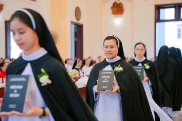 Chùm Hình ảnh số 2: Thánh lễ Tạ ơn, Nghi thức Khấn Dòng và mừng Ngân khánh Khấn Dòng năm 2026 (2)