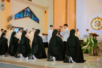 Chùm Hình ảnh số 2: Thánh lễ Tạ ơn, Nghi thức Khấn Dòng và mừng Ngân khánh Khấn Dòng năm 2026 (2)
