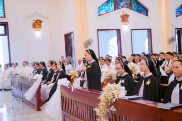 Chùm Hình ảnh số 3: Thánh lễ Tạ ơn, Nghi thức Khấn Dòng và mừng Ngân khánh Khấn Dòng năm 2026 (3)