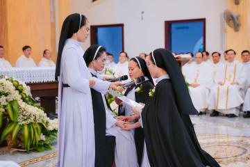 Chùm Hình ảnh số 3: Thánh lễ Tạ ơn, Nghi thức Khấn Dòng và mừng Ngân khánh Khấn Dòng năm 2026 (3)