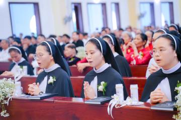 Chùm Hình ảnh số 3: Thánh lễ Tạ ơn, Nghi thức Khấn Dòng và mừng Ngân khánh Khấn Dòng năm 2026 (3)