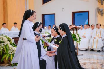 Chùm Hình ảnh số 3: Thánh lễ Tạ ơn, Nghi thức Khấn Dòng và mừng Ngân khánh Khấn Dòng năm 2026 (3)