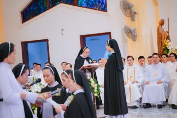 Chùm Hình ảnh số 3: Thánh lễ Tạ ơn, Nghi thức Khấn Dòng và mừng Ngân khánh Khấn Dòng năm 2026 (3)