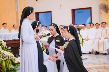 Chùm Hình ảnh số 3: Thánh lễ Tạ ơn, Nghi thức Khấn Dòng và mừng Ngân khánh Khấn Dòng năm 2026 (3)