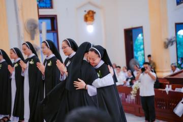 Chùm Hình ảnh số 3: Thánh lễ Tạ ơn, Nghi thức Khấn Dòng và mừng Ngân khánh Khấn Dòng năm 2026 (3)
