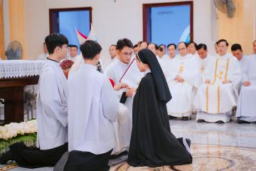 Chùm Hình ảnh số 3: Thánh lễ Tạ ơn, Nghi thức Khấn Dòng và mừng Ngân khánh Khấn Dòng năm 2026 (3)