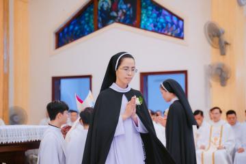 Chùm Hình ảnh số 3: Thánh lễ Tạ ơn, Nghi thức Khấn Dòng và mừng Ngân khánh Khấn Dòng năm 2026 (3)