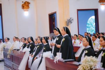 Chùm Hình ảnh số 3: Thánh lễ Tạ ơn, Nghi thức Khấn Dòng và mừng Ngân khánh Khấn Dòng năm 2026 (3)