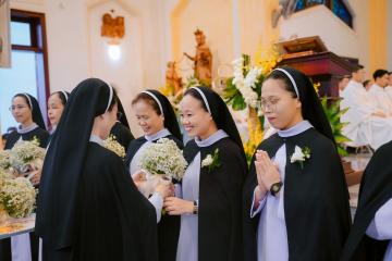 Chùm Hình ảnh số 3: Thánh lễ Tạ ơn, Nghi thức Khấn Dòng và mừng Ngân khánh Khấn Dòng năm 2026 (3)