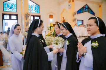 Chùm Hình ảnh số 3: Thánh lễ Tạ ơn, Nghi thức Khấn Dòng và mừng Ngân khánh Khấn Dòng năm 2026 (3)