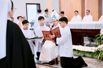 Chùm Hình ảnh số 4: Thánh lễ Tạ ơn, Nghi thức Khấn Dòng và mừng Ngân khánh Khấn Dòng năm 2026 (4)