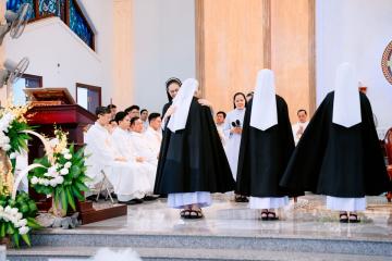 Chùm Hình ảnh số 4: Thánh lễ Tạ ơn, Nghi thức Khấn Dòng và mừng Ngân khánh Khấn Dòng năm 2026 (4)