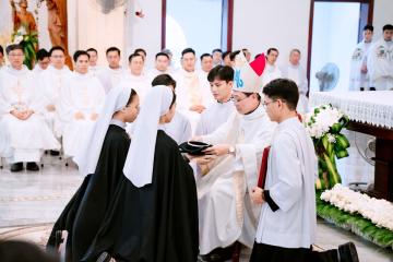 Chùm Hình ảnh số 4: Thánh lễ Tạ ơn, Nghi thức Khấn Dòng và mừng Ngân khánh Khấn Dòng năm 2026 (4)
