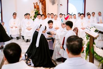 Chùm Hình ảnh số 4: Thánh lễ Tạ ơn, Nghi thức Khấn Dòng và mừng Ngân khánh Khấn Dòng năm 2026 (4)