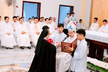 Chùm Hình ảnh số 4: Thánh lễ Tạ ơn, Nghi thức Khấn Dòng và mừng Ngân khánh Khấn Dòng năm 2026 (4)