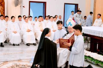 Chùm Hình ảnh số 4: Thánh lễ Tạ ơn, Nghi thức Khấn Dòng và mừng Ngân khánh Khấn Dòng năm 2026 (4)