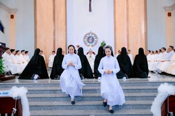 Chùm Hình ảnh số 5: Thánh lễ Tạ ơn, Nghi thức Khấn Dòng và mừng Ngân khánh Khấn Dòng năm 2026 (5)