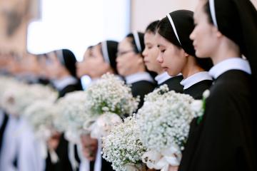 Chùm Hình ảnh số 5: Thánh lễ Tạ ơn, Nghi thức Khấn Dòng và mừng Ngân khánh Khấn Dòng năm 2026 (5)