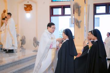 Chùm Hình ảnh số 6: Thánh lễ Tạ ơn, Nghi thức Khấn Dòng và mừng Ngân khánh Khấn Dòng năm 2026 (6)