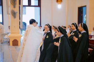 Chùm Hình ảnh số 6: Thánh lễ Tạ ơn, Nghi thức Khấn Dòng và mừng Ngân khánh Khấn Dòng năm 2026 (6)