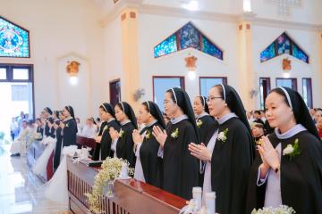 Chùm Hình ảnh số 6: Thánh lễ Tạ ơn, Nghi thức Khấn Dòng và mừng Ngân khánh Khấn Dòng năm 2026 (6)