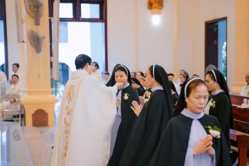 Chùm Hình ảnh số 6: Thánh lễ Tạ ơn, Nghi thức Khấn Dòng và mừng Ngân khánh Khấn Dòng năm 2026 (6)