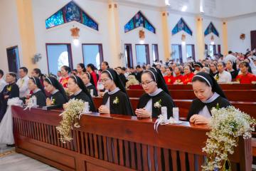 Chùm Hình ảnh số 6: Thánh lễ Tạ ơn, Nghi thức Khấn Dòng và mừng Ngân khánh Khấn Dòng năm 2026 (6)