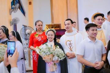 Chùm Hình ảnh số 6: Thánh lễ Tạ ơn, Nghi thức Khấn Dòng và mừng Ngân khánh Khấn Dòng năm 2026 (6)