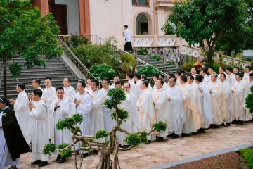 Chùm Hình ảnh số 6: Thánh lễ Tạ ơn, Nghi thức Khấn Dòng và mừng Ngân khánh Khấn Dòng năm 2026 (6)
