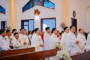 Chùm Hình ảnh số 6: Thánh lễ Tạ ơn, Nghi thức Khấn Dòng và mừng Ngân khánh Khấn Dòng năm 2026 (6)