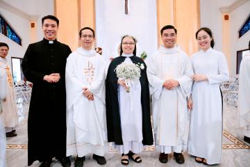 Chùm Hình ảnh số 6: Thánh lễ Tạ ơn, Nghi thức Khấn Dòng và mừng Ngân khánh Khấn Dòng năm 2026 (6)