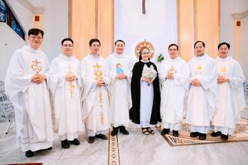 Chùm Hình ảnh số 6: Thánh lễ Tạ ơn, Nghi thức Khấn Dòng và mừng Ngân khánh Khấn Dòng năm 2026 (6)