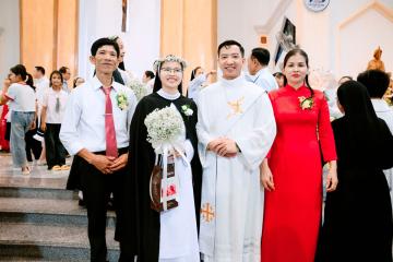 Chùm Hình ảnh số 6: Thánh lễ Tạ ơn, Nghi thức Khấn Dòng và mừng Ngân khánh Khấn Dòng năm 2026 (6)